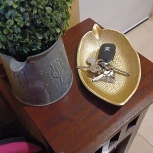 Wooden leaf catch dish